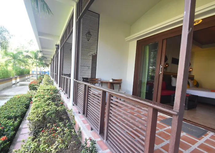 Luxury hotel only: Simple Life Resort Koh Tao